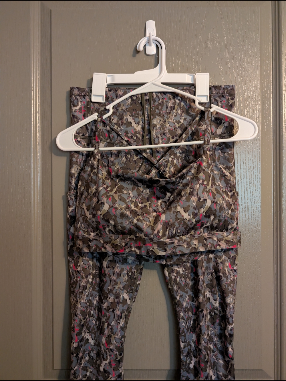 Women’s Printed Active Leggings & Cropped Tank Set - Gray Multi